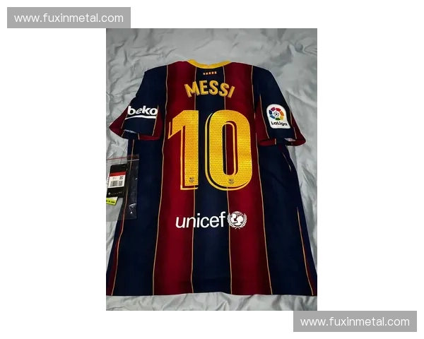 巴萨新赛季球衣亮相 引领潮流与传统完美结合 展现无与伦比的竞技风范