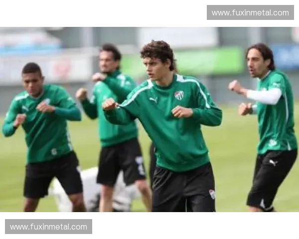 布尔萨体育足球俱乐部的辉煌历程与未来展望解析